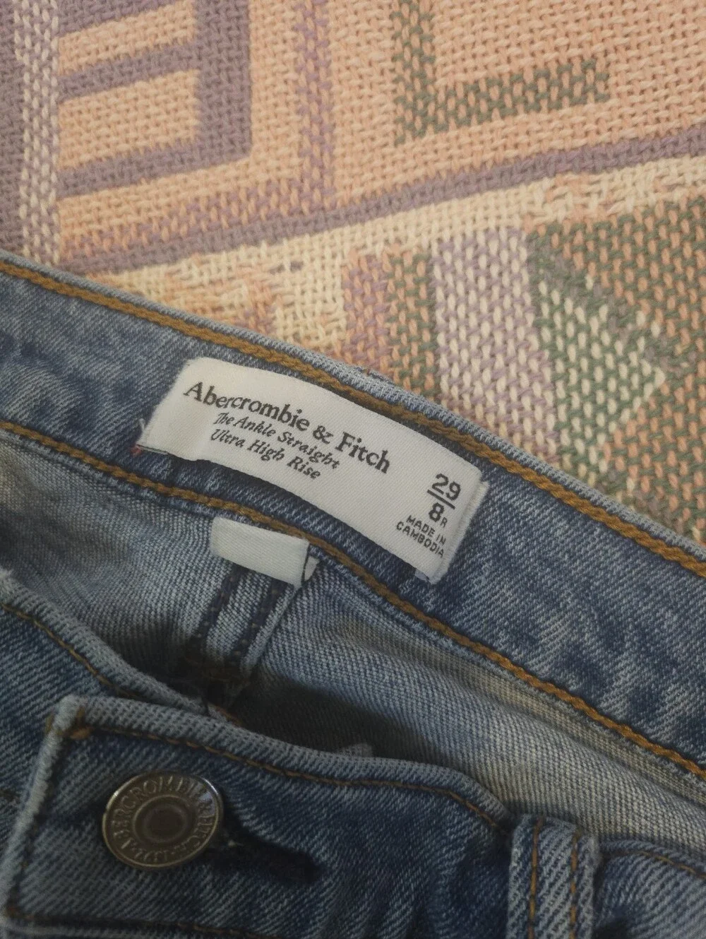Abercrombie & Fitch Ultra High Rise Ankle Straight Distressed Jeans 29 Regular